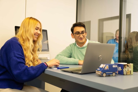 Working students at the laptop